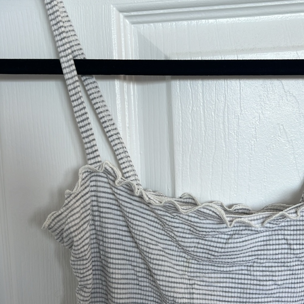 American Eagle Ruffle Cropped Tank - Picture 3 of 4